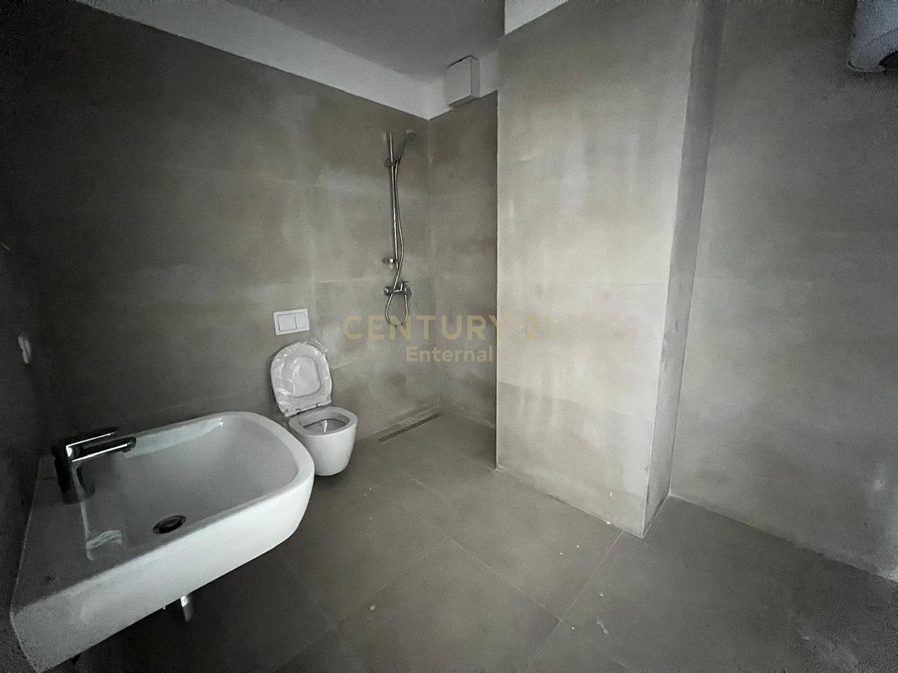 Office space for rent near Air Albania