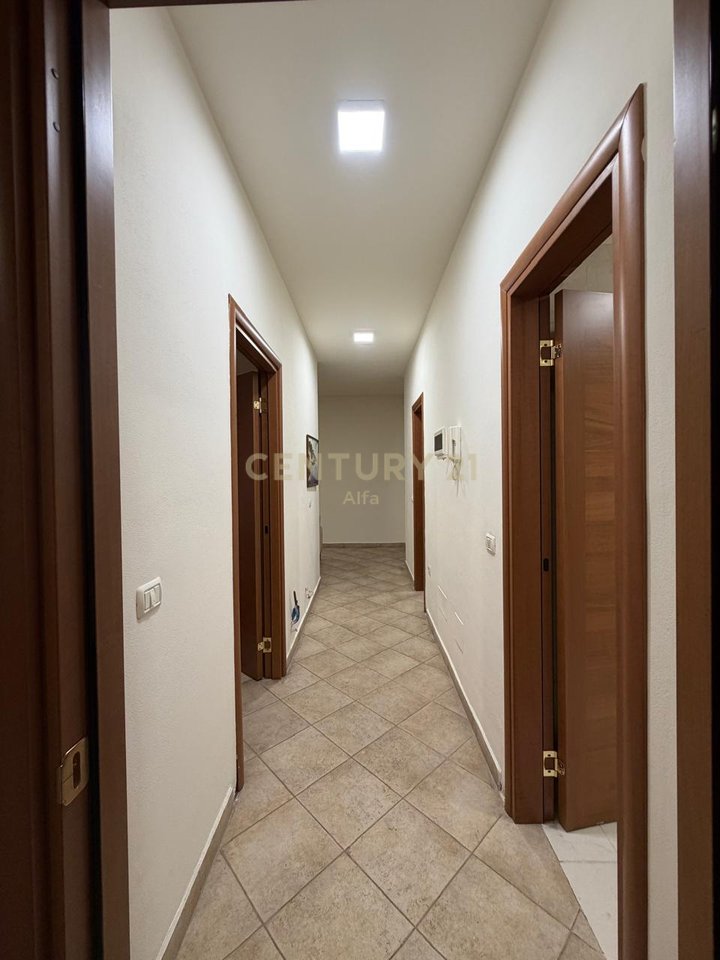 Appartamento 2+1+2 bagni in vendita vicino a Via Kosovarve!
