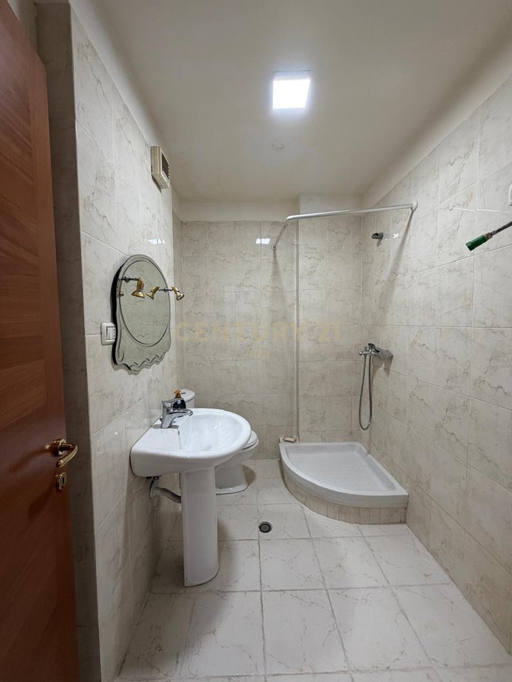 Appartamento 2+1+2 bagni in vendita vicino a Via Kosovarve!