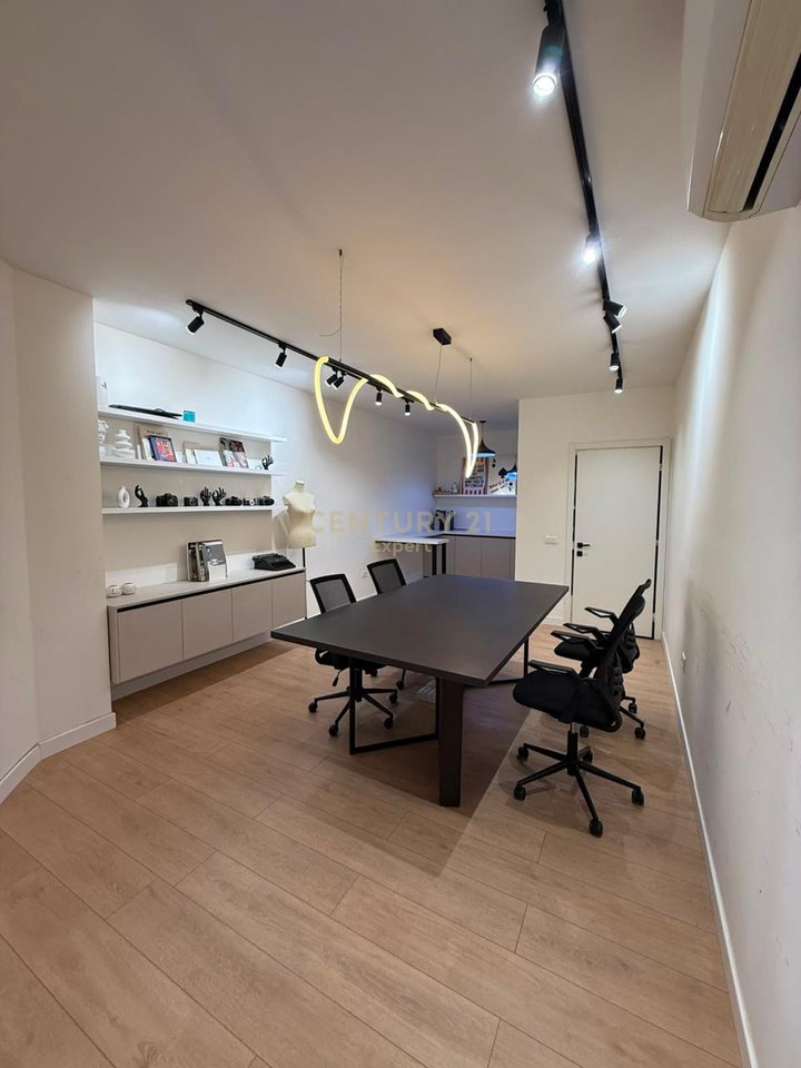 OFFICE SPACE FOR RENT AT THE TRAIN STATION!