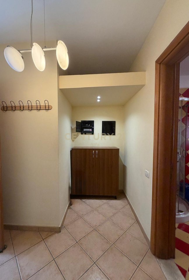 Jepet me qira apartament 2+1 tek Rruga e Kavajes!