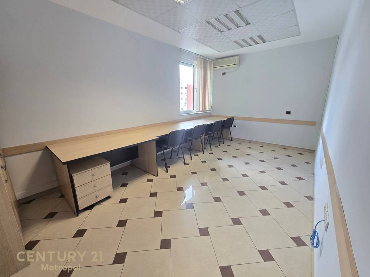 OFFICE FOR RENT IN BLLOK !