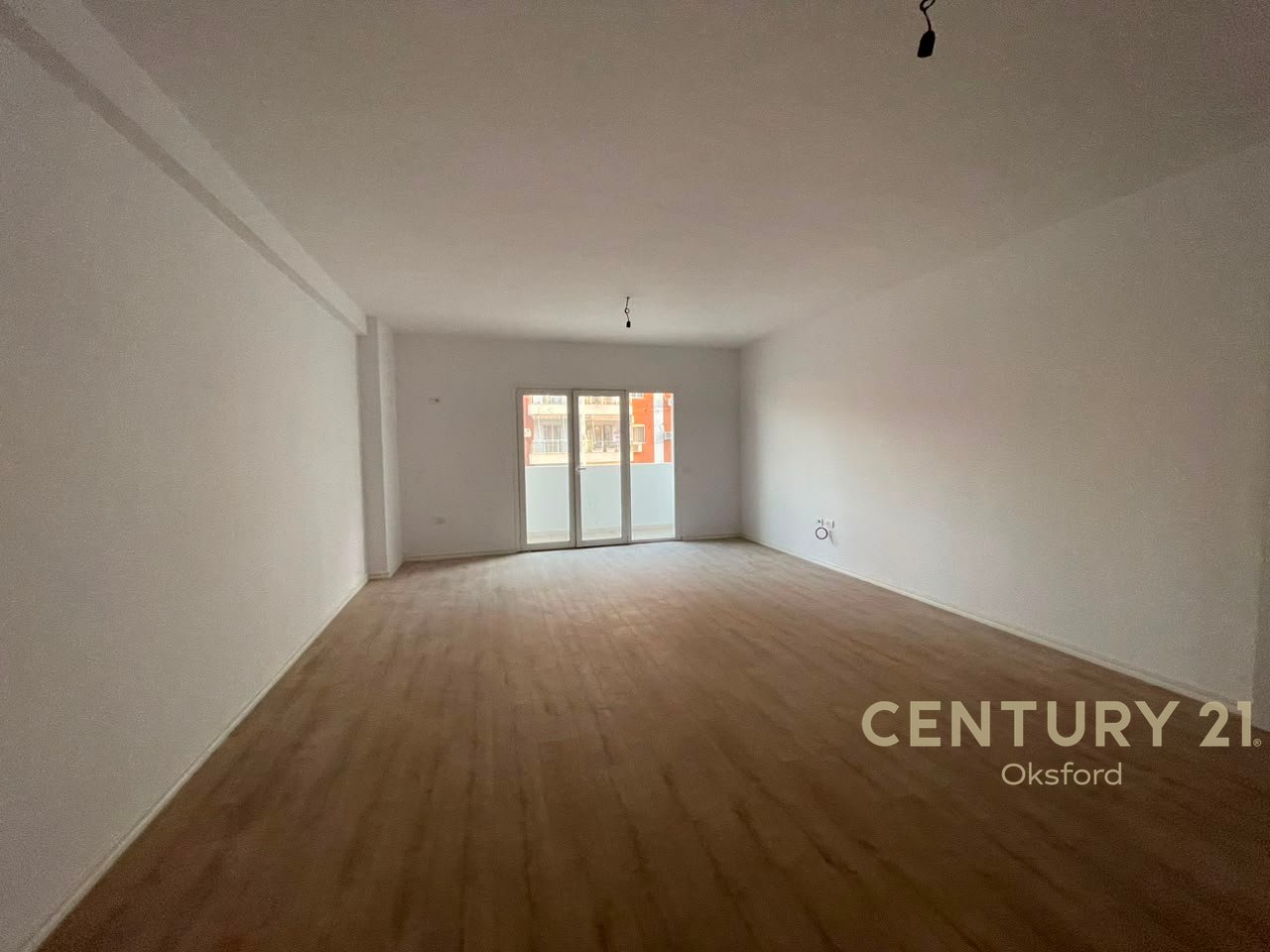 YZBERISHT, APARTAMENT 1+1 PER SHITJE