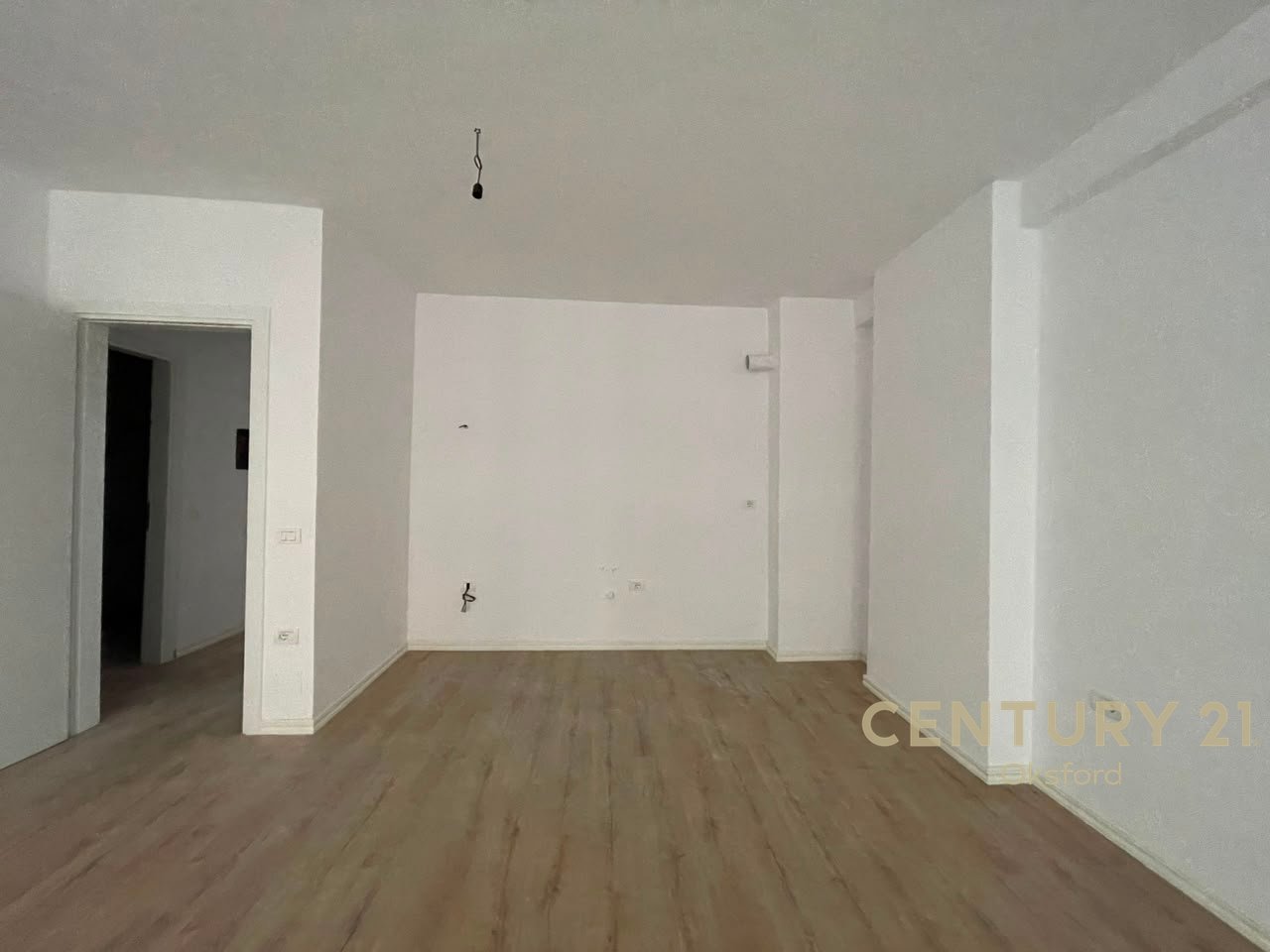 YZBERISHT, APARTAMENT 1+1 PER SHITJE