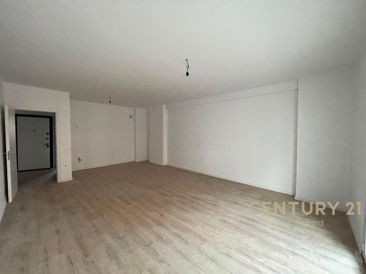 YZBERISHT, APARTAMENT 1+1 PER SHITJE