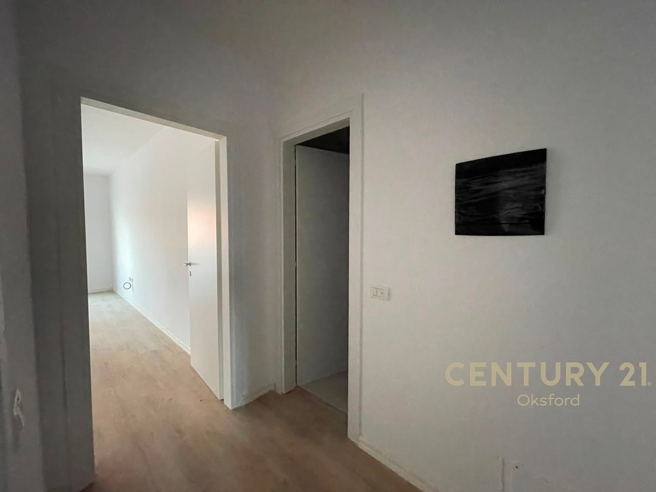 YZBERISHT, APARTAMENT 1+1 PER SHITJE