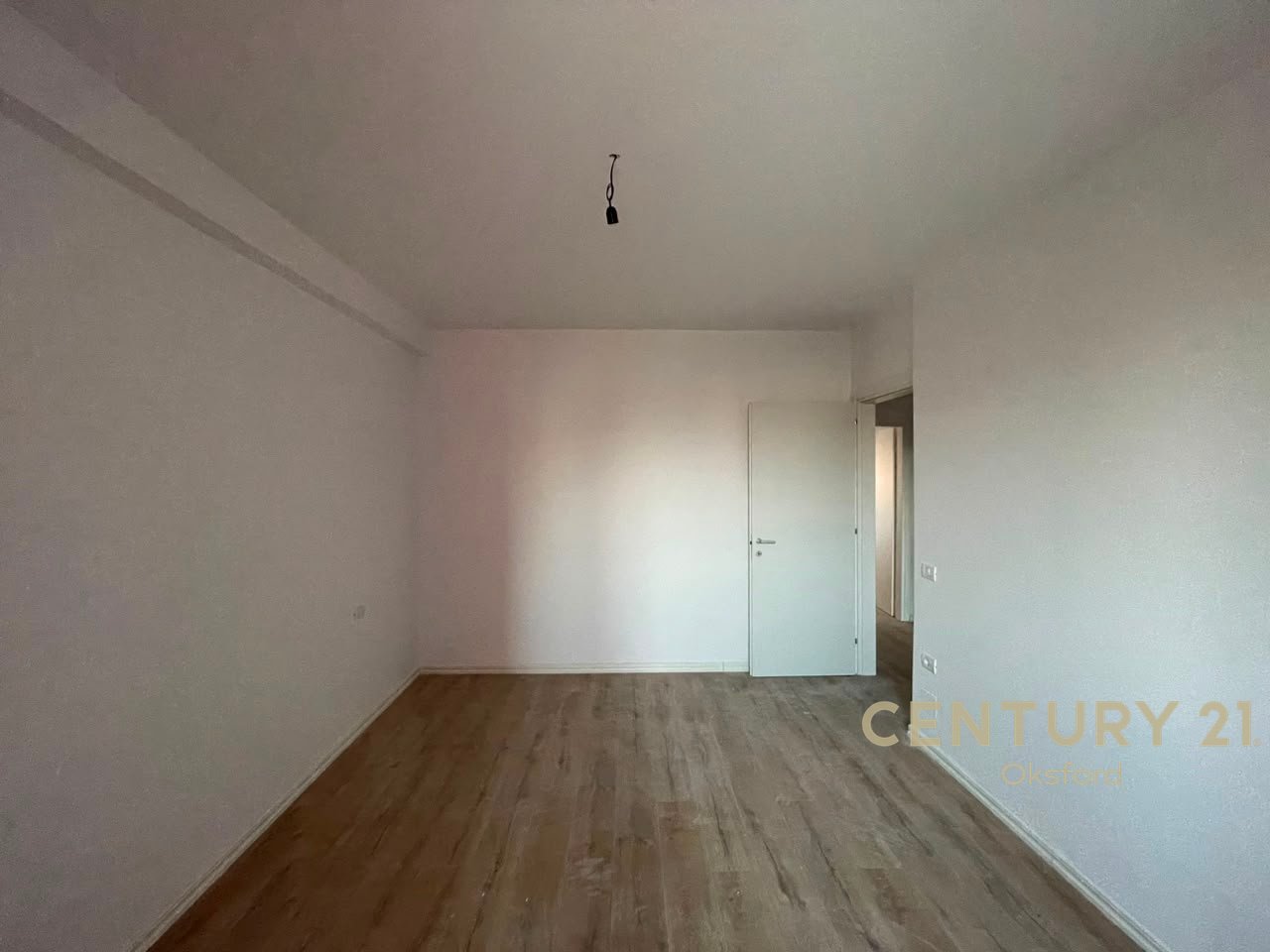 YZBERISHT, APARTAMENT 1+1 PER SHITJE