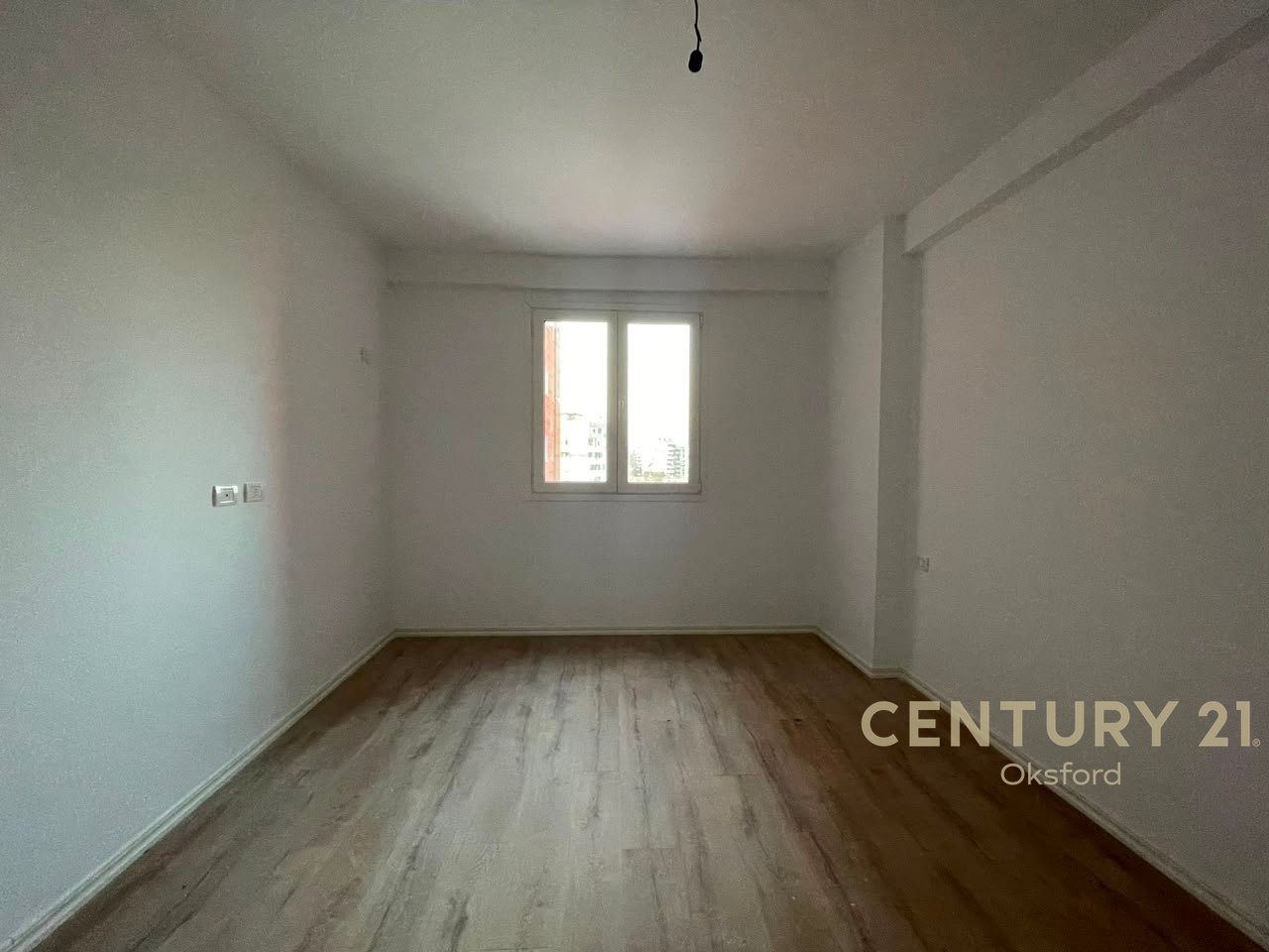 YZBERISHT, APARTAMENT 1+1 PER SHITJE