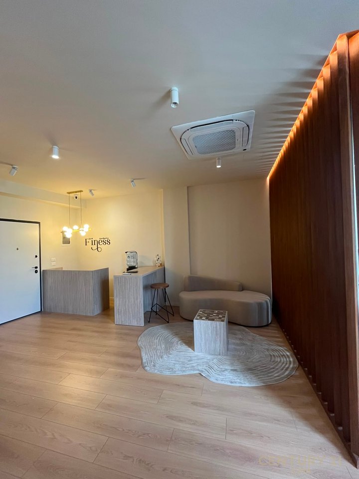 Jepet Per Qira Ambient Komercial Premium i Mobiluar, Gati për Biznes – Lake View