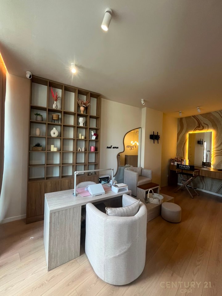 Jepet Per Qira Ambient Komercial Premium i Mobiluar, Gati për Biznes – Lake View