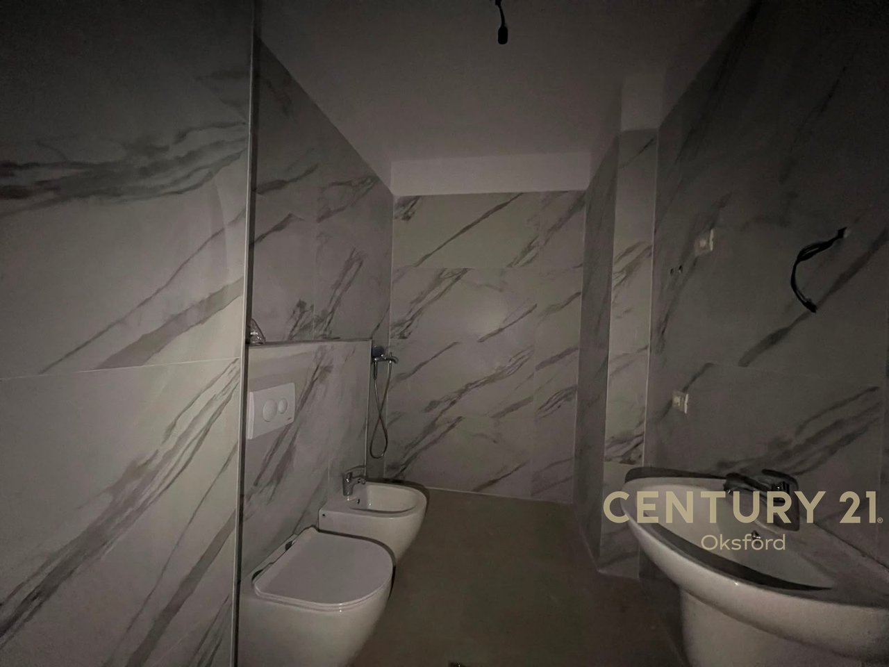 YZBERISHT, APARTAMENT 1+1 PER SHITJE