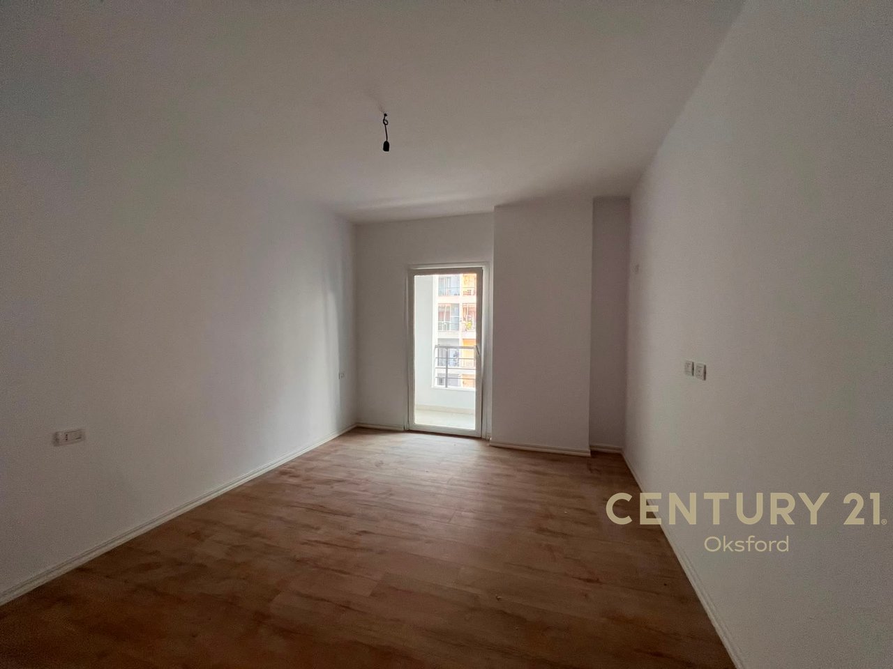 YZBERISHT, APARTAMENT 1+1 PER SHITJE