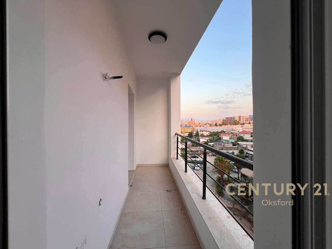 YZBERISHT, APARTAMENT 1+1 PER SHITJE