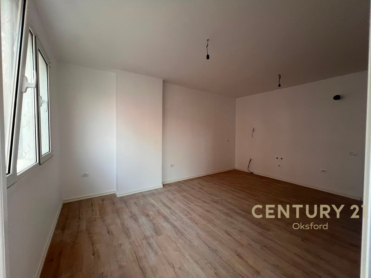 YZBERISHT, APARTAMENT 1+1 PER SHITJE