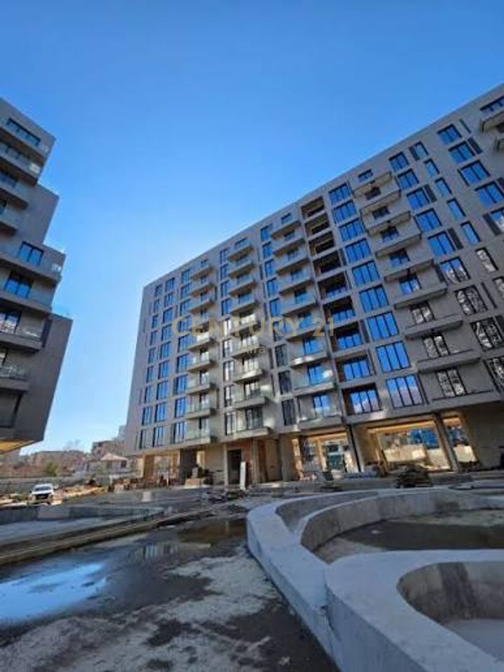 We sell a 2+1 apartment with 2 bathrooms near Golden Gate, close to the New Maternity!