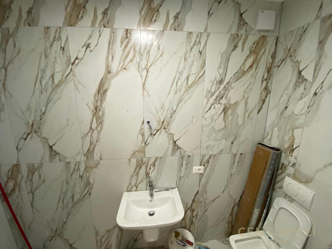NDREGJONI BULEVARDI I RI JAPIM ME QIRA APARTAMENT 1+1+POST PARKIMI