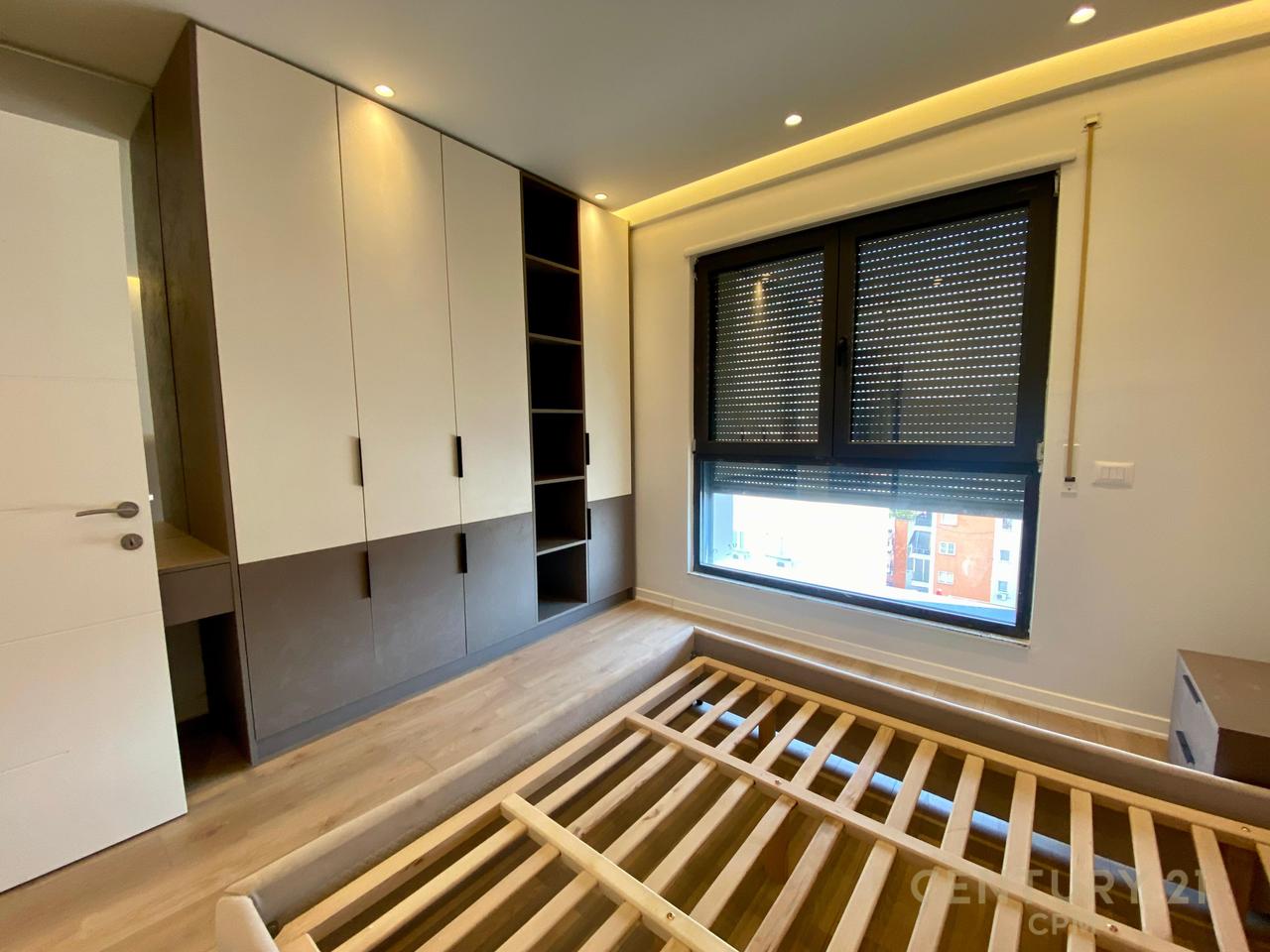 NDREGJONI BULEVARDI I RI JAPIM ME QIRA APARTAMENT 1+1+POST PARKIMI