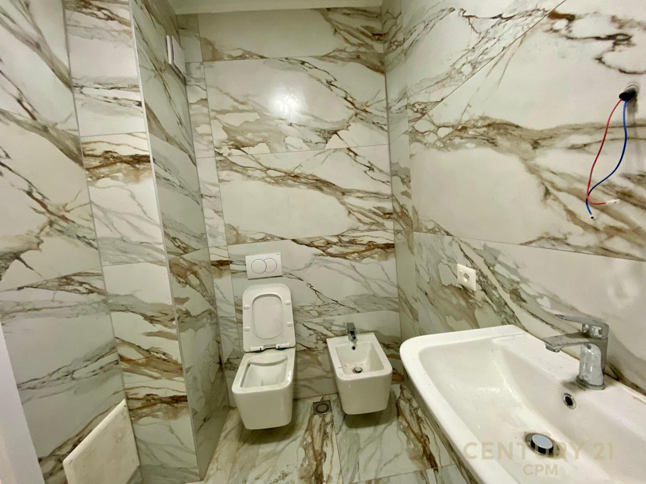 NDREGJONI BULEVARDI I RI JAPIM ME QIRA APARTAMENT 1+1+POST PARKIMI