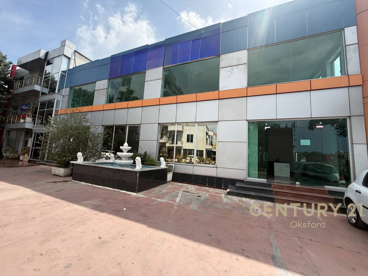 EKSKLUZIVE ! GODINË DY- KATËSHE ME QIRA NE AUTOSTRADEN TIRANE-DURRES🏢