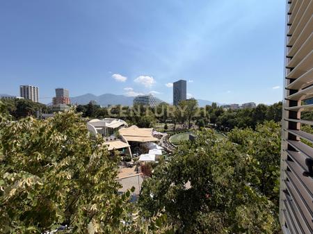 Appartamento 2+1 a Shallvaret – Vista sul Parco Rinia, Ideale per Uffici, Cliniche e Attività Prestigiose