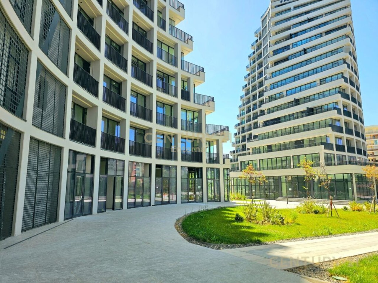 Shitet Apartament 2+1+2 në Lake View Residence!