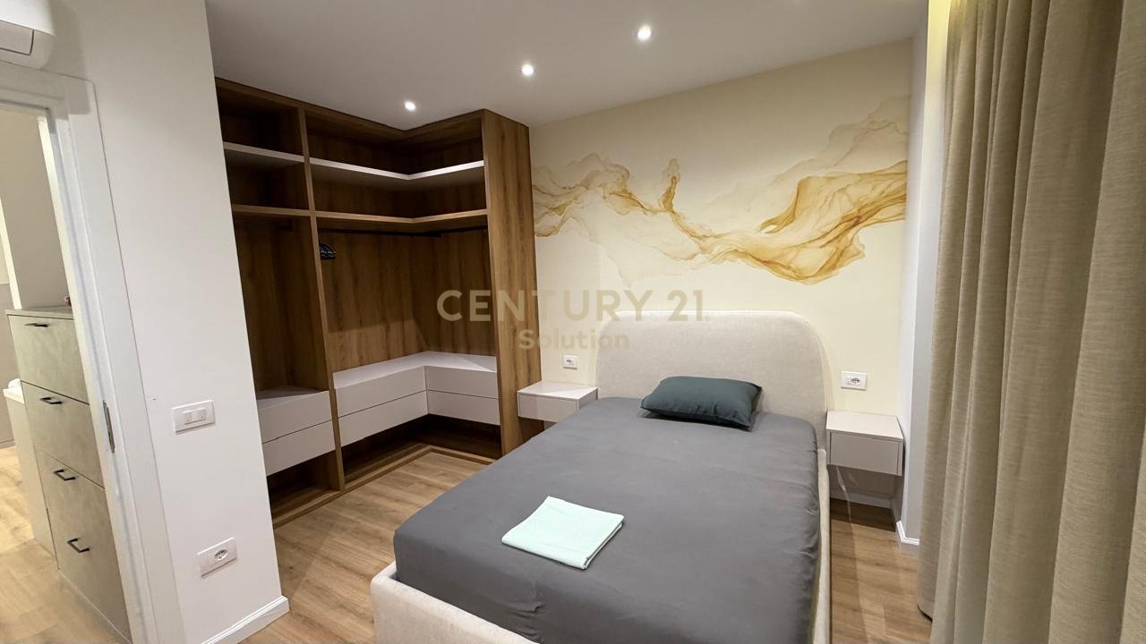 APARTAMENT 2+1+2 + PARKING PER QIRA PRANE KLANIT !