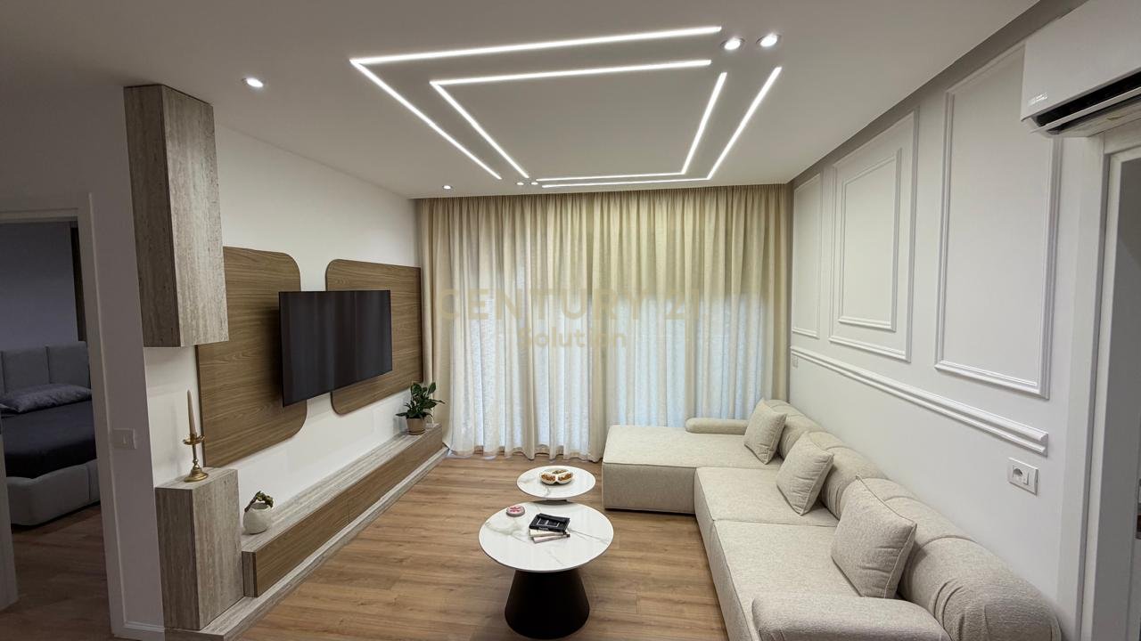 APARTAMENT 2+1+2 + PARKING PER QIRA PRANE KLANIT !