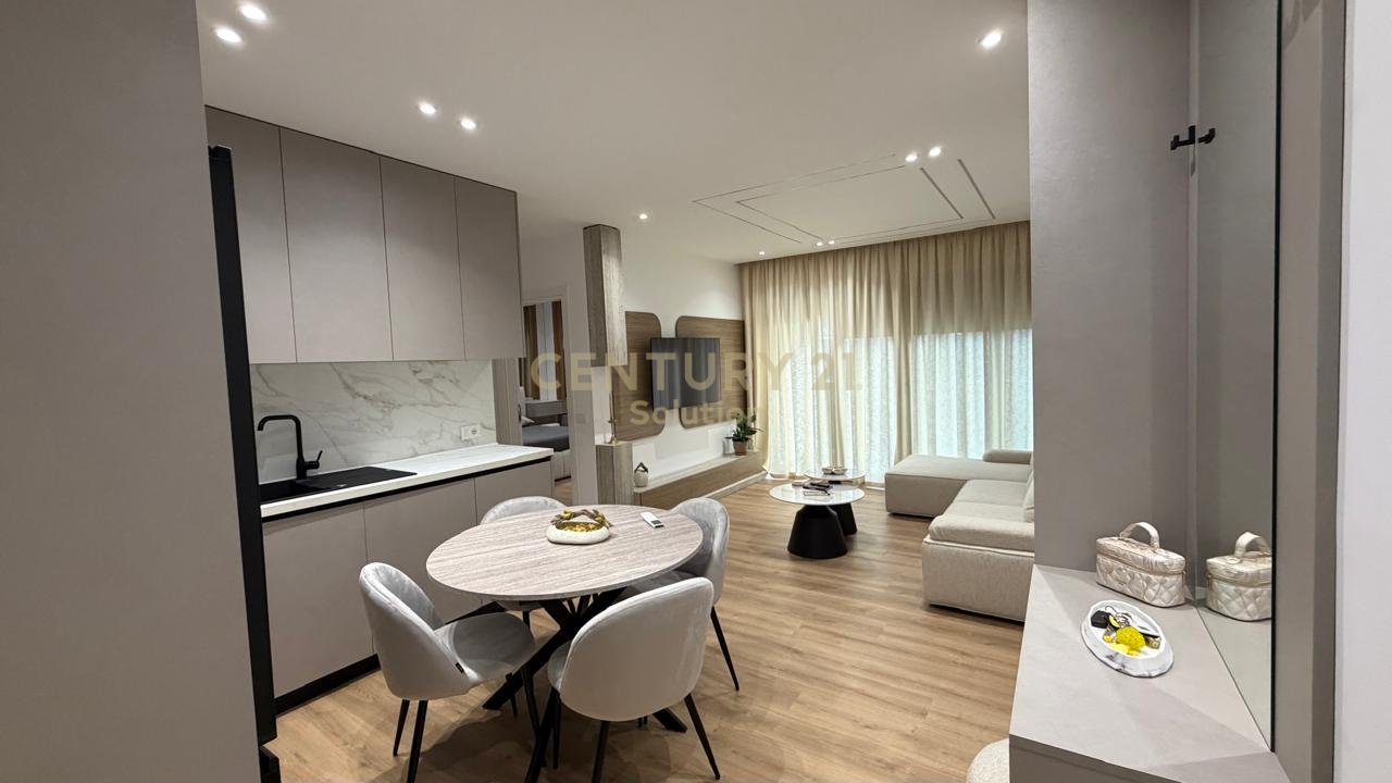 APARTAMENT 2+1+2 + PARKING PER QIRA PRANE KLANIT !