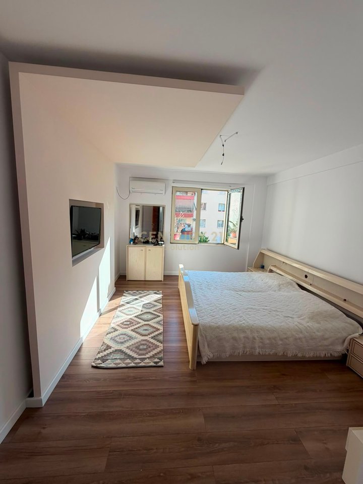 APARTAMENT 3+1+2 PER SHITJE PRANE THESARIT, FRESK!
