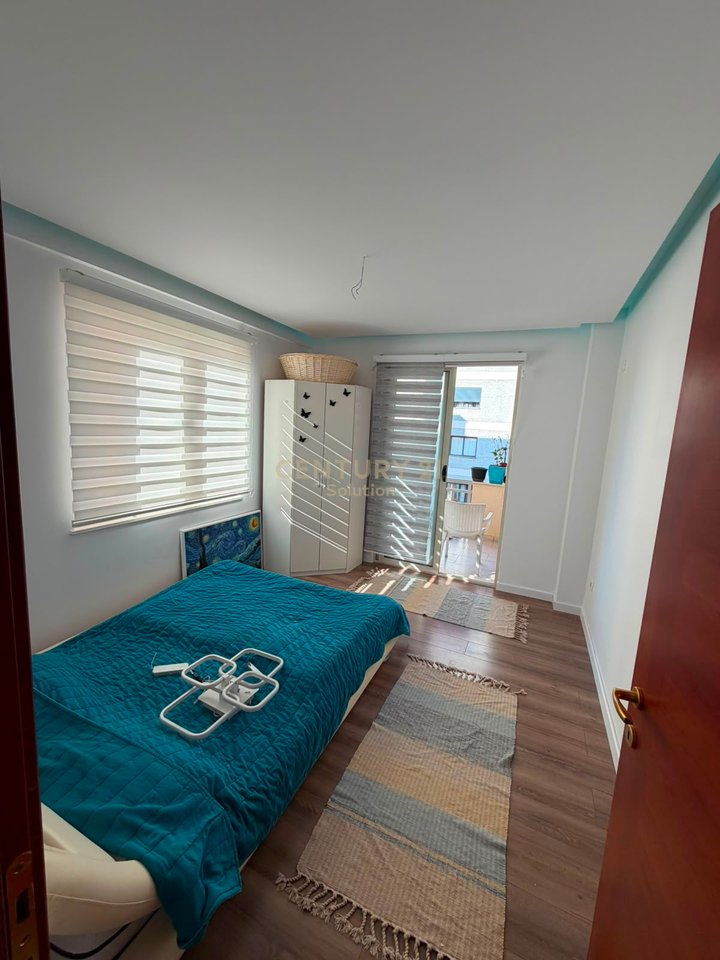 APARTAMENT 3+1+2 PER SHITJE PRANE THESARIT, FRESK!
