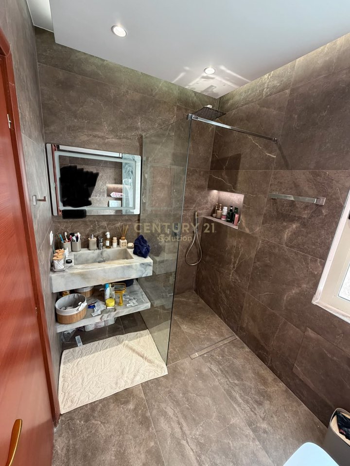 APARTAMENT 3+1+2 PER SHITJE PRANE THESARIT, FRESK!
