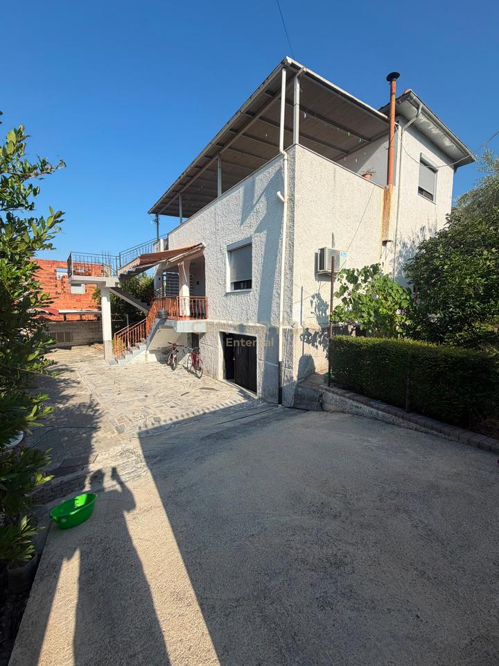 Jepet me Qira Apartament 1+1 ne Babrru