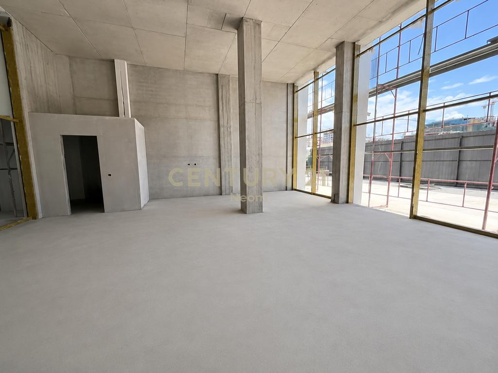 Ambient komercial me qera në një nga zonat më strategjike të qytetit, kompleksi park avenue complex. (8)