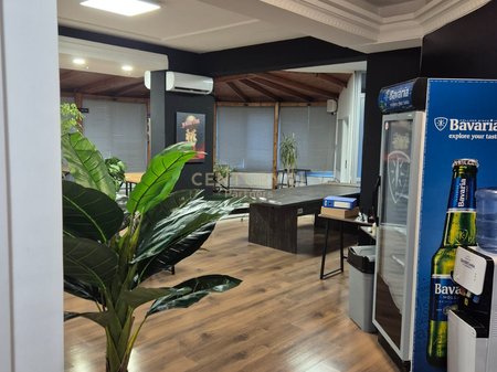 JEPET ME QIRA AMBIENT BIZNESI-RRUGA KAVAJES PERBALLE DELIJORGJIT