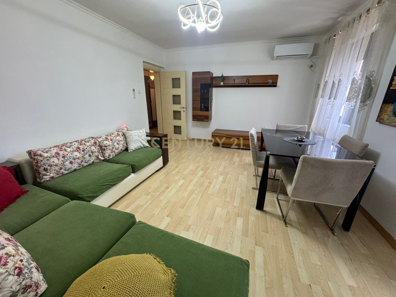JEPET ME QIRA APARTAMENT 2+1 TEK ISH EKSPOZITA