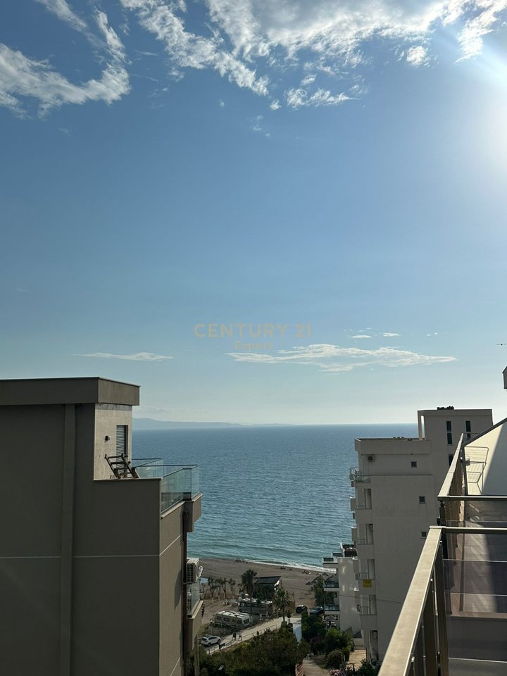 Apartament 2+1+2+ Post Parkim me verandë për shitje në Sarandë