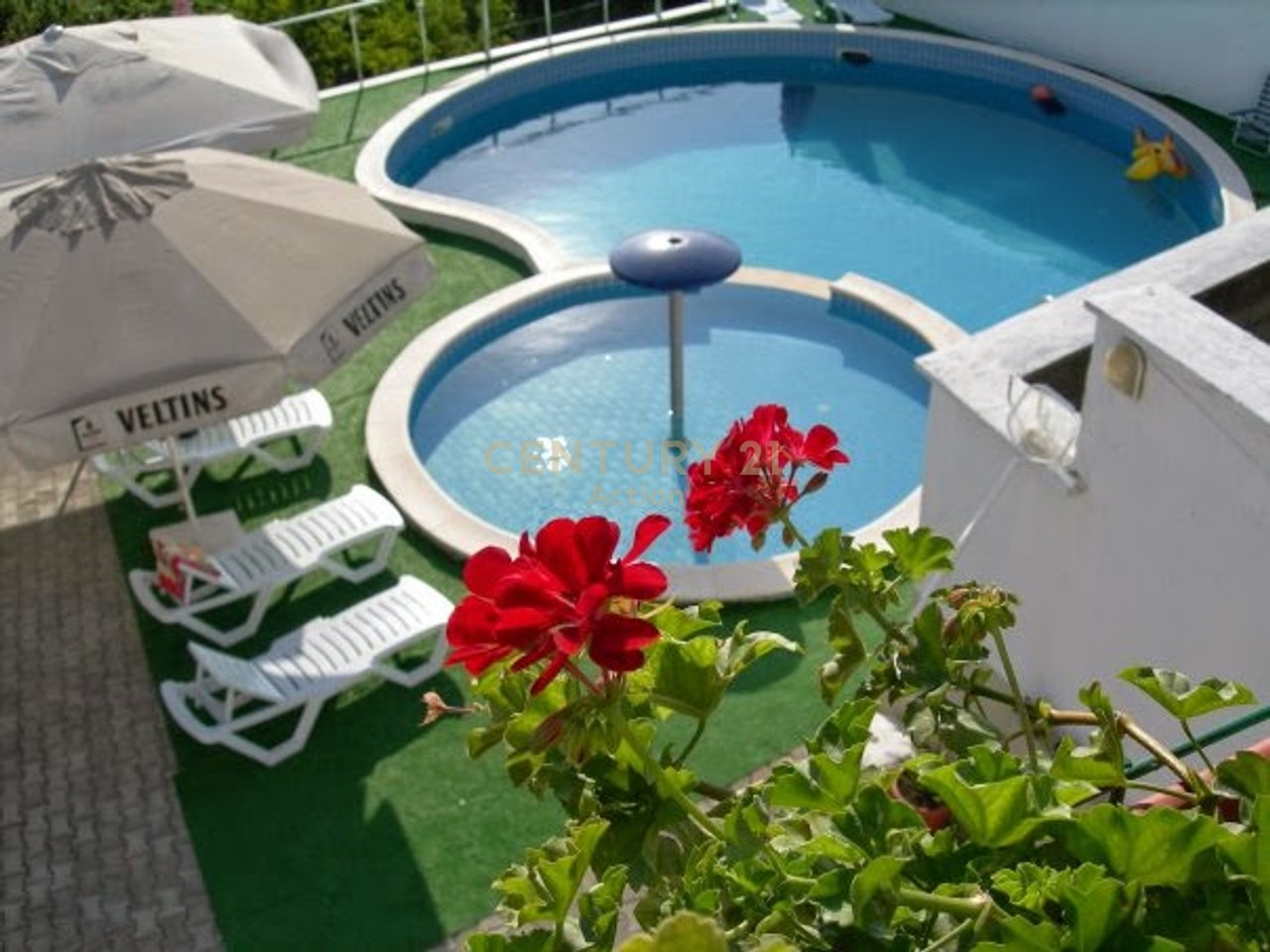 🏨 Shitet Hotel në Golem