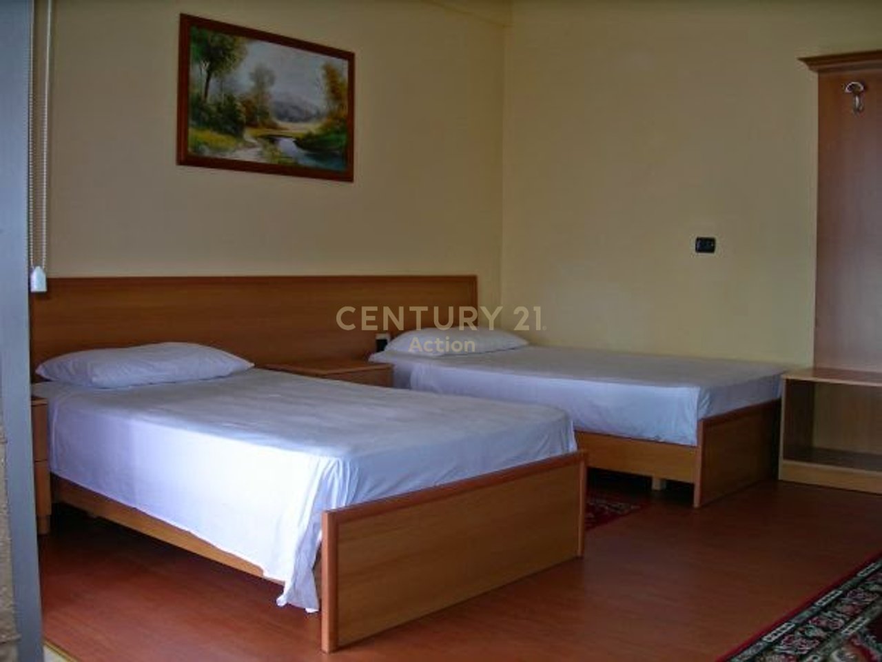 🏨 Shitet Hotel në Golem