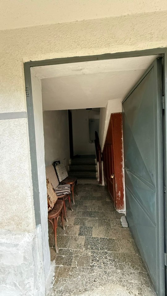 APARTAMENT 2+1 NË SHITJE NË KORÇË – PRANË QENDRËS, MUNDËSI E SHKËLQYER INVESTIMI OSE BANIM !!!