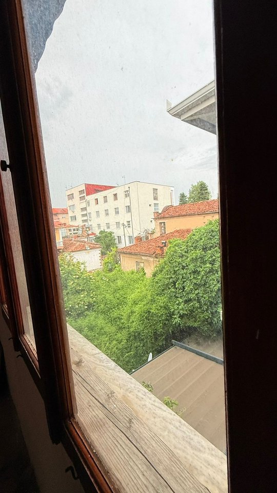APARTAMENT 2+1 NË SHITJE NË KORÇË – PRANË QENDRËS, MUNDËSI E SHKËLQYER INVESTIMI OSE BANIM !!!