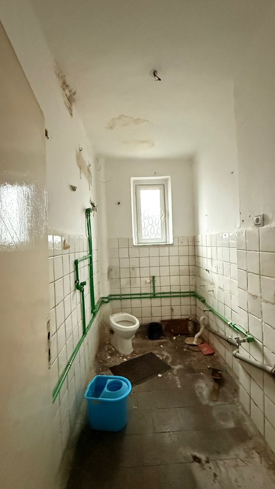 APARTAMENT 2+1 NË SHITJE NË KORÇË – PRANË QENDRËS, MUNDËSI E SHKËLQYER INVESTIMI OSE BANIM !!!