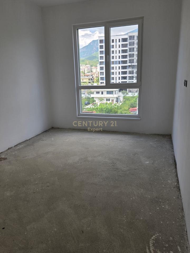 Apartment 2+1+2 for sale near Klan + parking space included