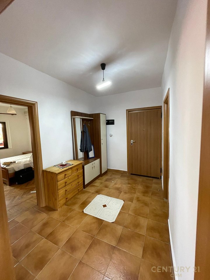 Apartament 2+1 Me qira tek Pazari Ri, Tiranë - 60.000ALL | 80 m²