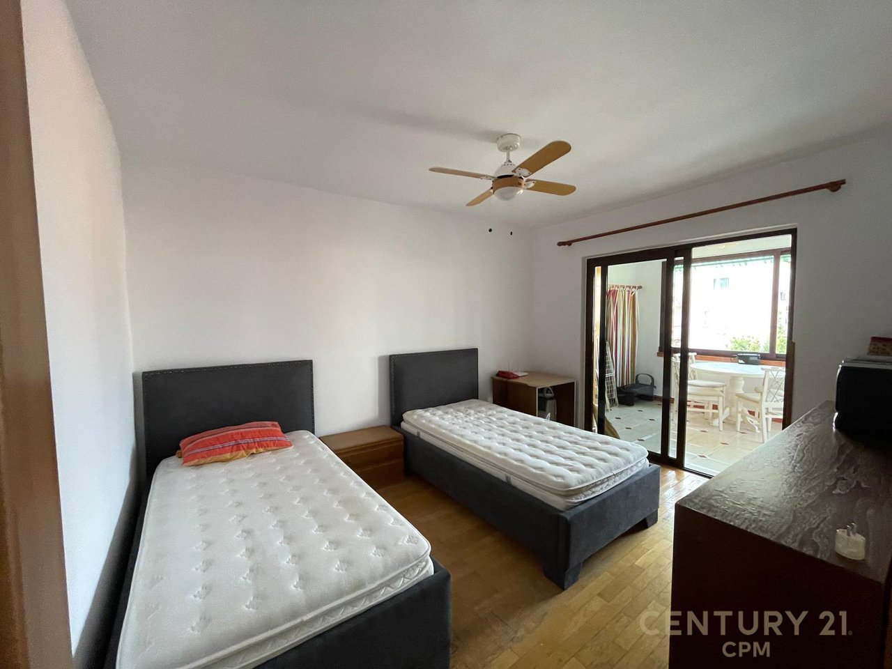 Apartament 2+1 Me qira tek Pazari Ri, Tiranë - 60.000ALL | 80 m²