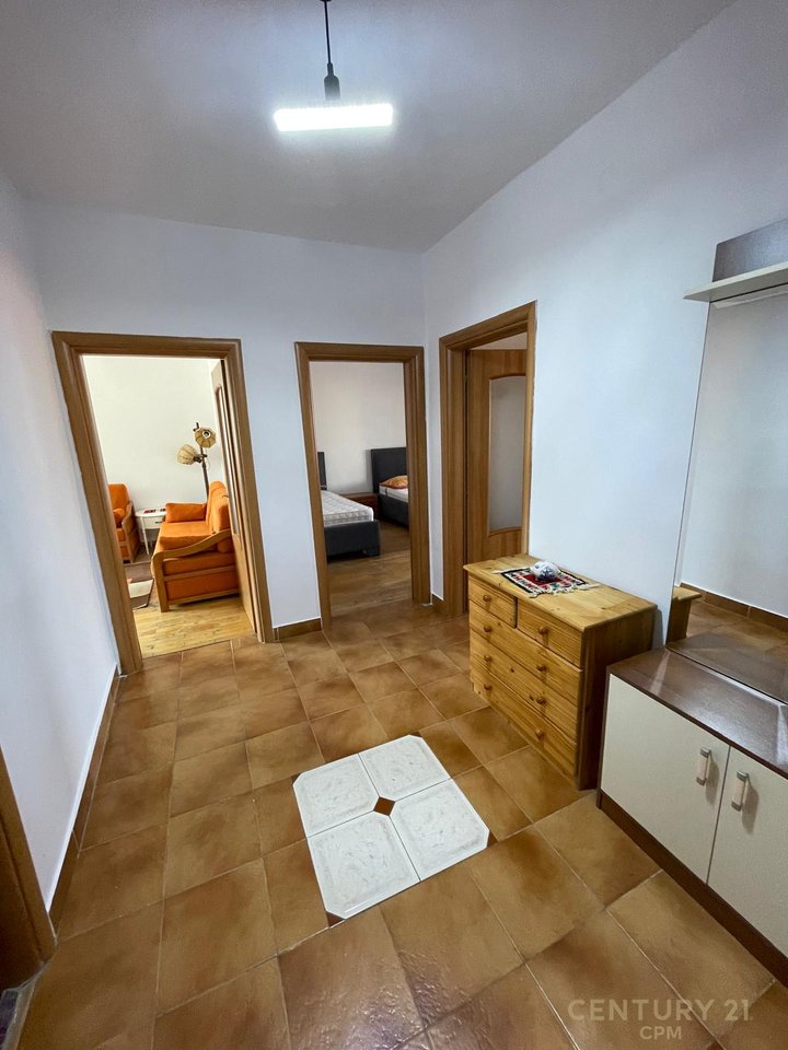 Apartament 2+1 Me qira tek Pazari Ri, Tiranë - 60.000ALL | 80 m²