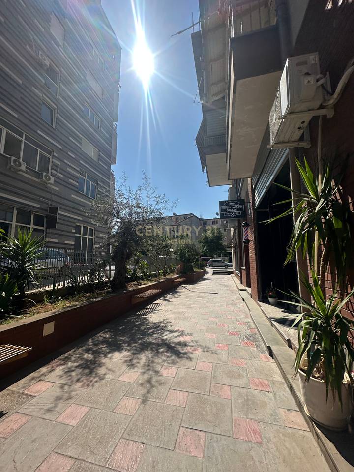 🏡 Appartamento 1+1 con Ampia Veranda in Vendita a Porcelan, Tirana!