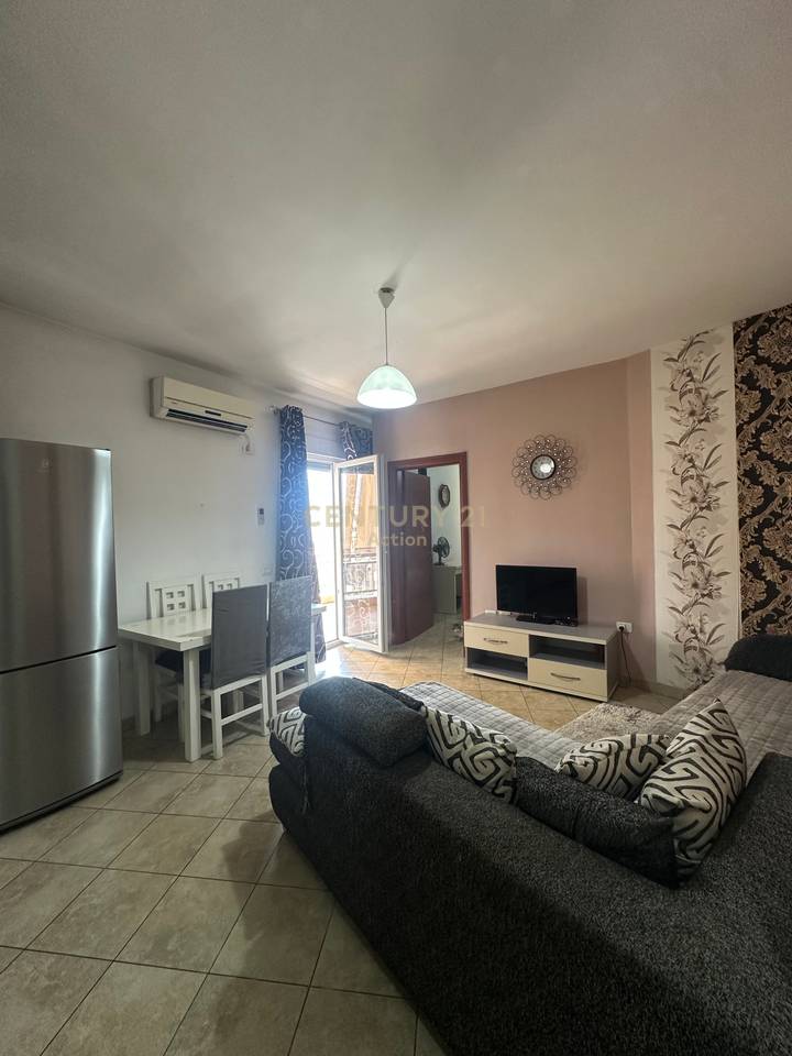 🏡 Appartamento 1+1 con Ampia Veranda in Vendita a Porcelan, Tirana!