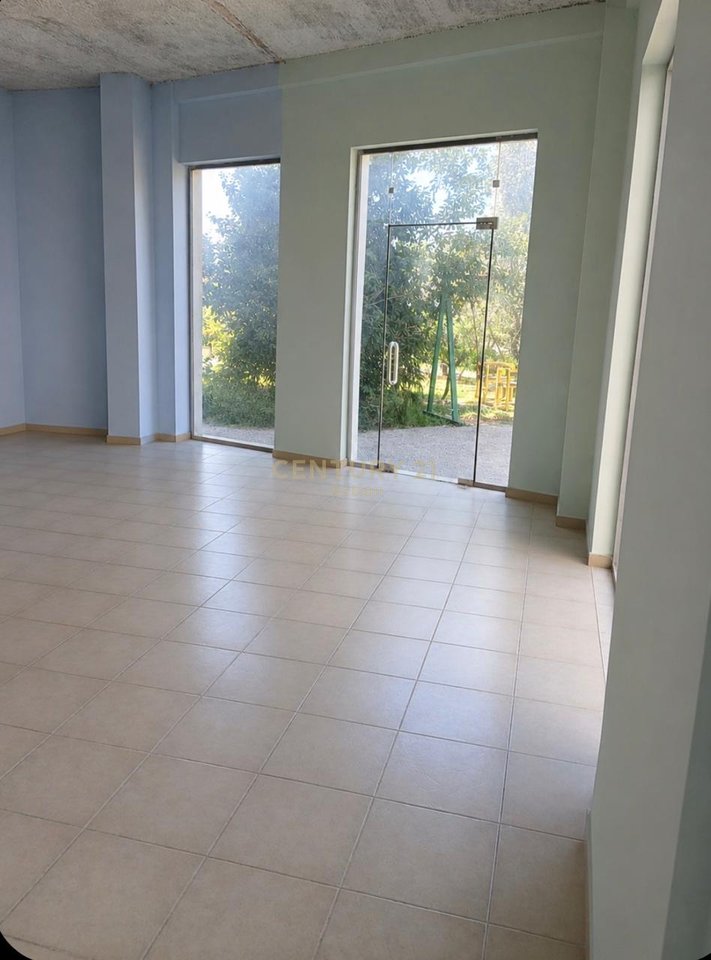 🏢 Shitet Ambient Biznesi me Mundësi Kthimi në Banim – Qyteti Studenti, Tiranë
