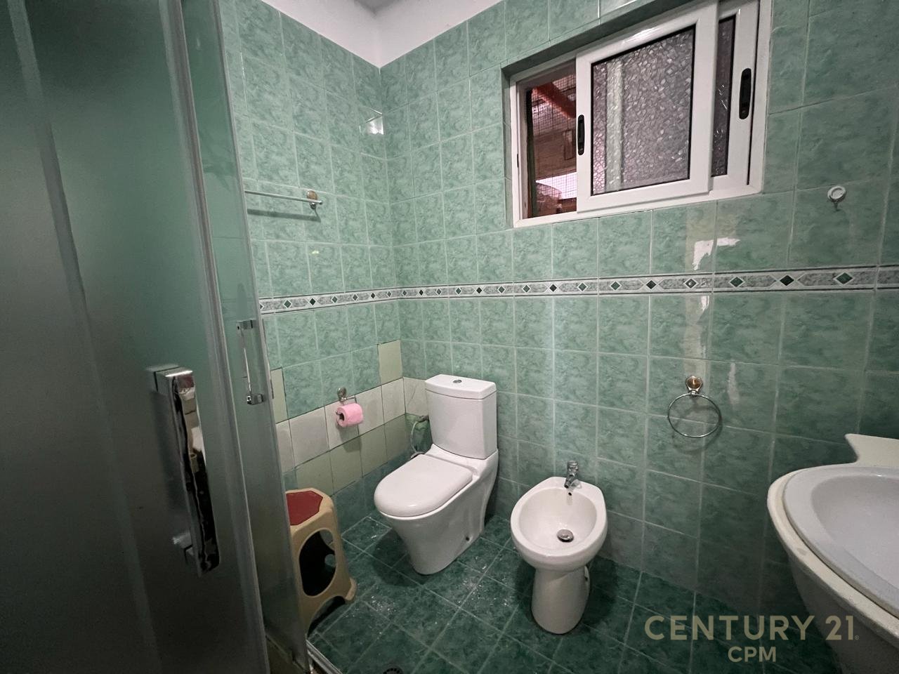 The second floor of a villa in the Sauk area is for rent