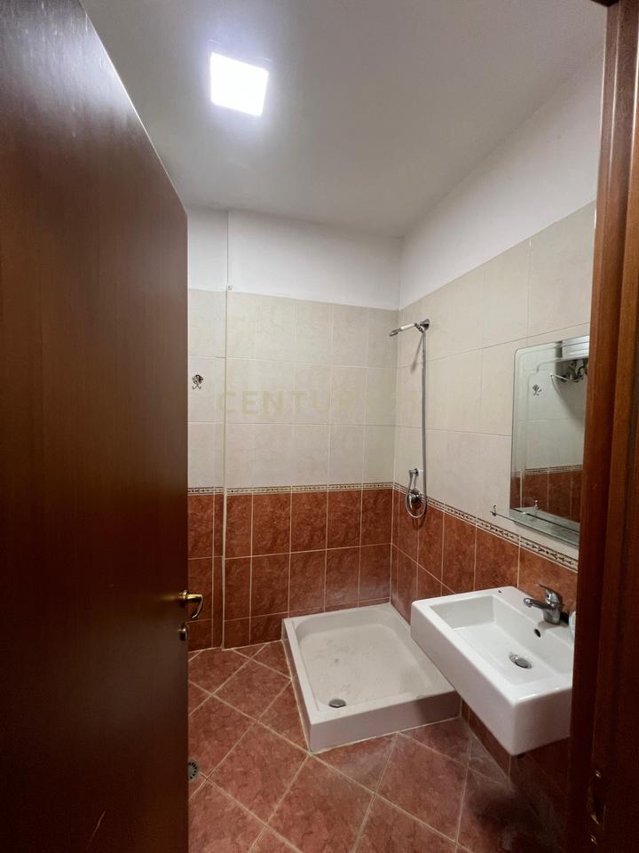 2+1+2 APARTMENT FOR RENT WITH PARKING SPACE IN THE CENTER OF SARANDA!